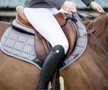 Charger l'image dans la galerie, LeMieux Carbon Mesh Close Contact Square