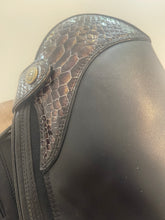 Charger l&#39;image dans la galerie, Botte Ellipse Ariat serpent/snake grandeur 5.5 , slim, hauteur medium
